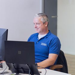 XCES aan het werk op kantoor XCES aan het werk op kantoor